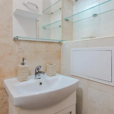 The Right Choice 6 Apartment